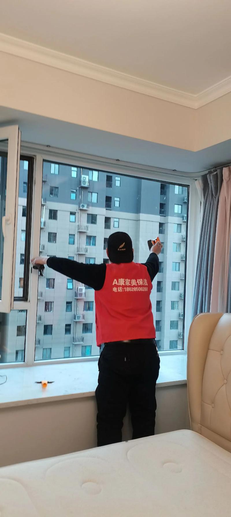 春节前大扫除别头疼！专业保洁清洗，擦玻璃、洗家电，一键预约全搞定
