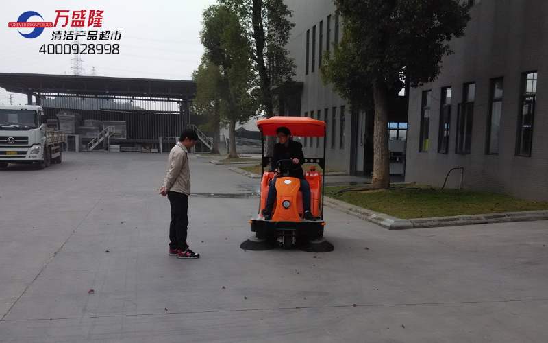 广州大型工厂水泥道路驾驶式扫地机保洁清洗报价指南